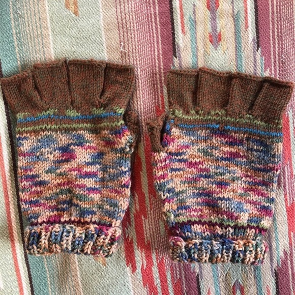 🆕 Hand-Knit Fingerless Gloves - Picture 2 of 4